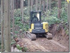 重機による作業道開設